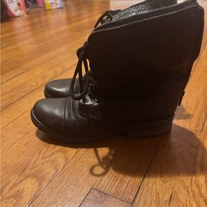 Black Steve Madden 7.5 combat boots
